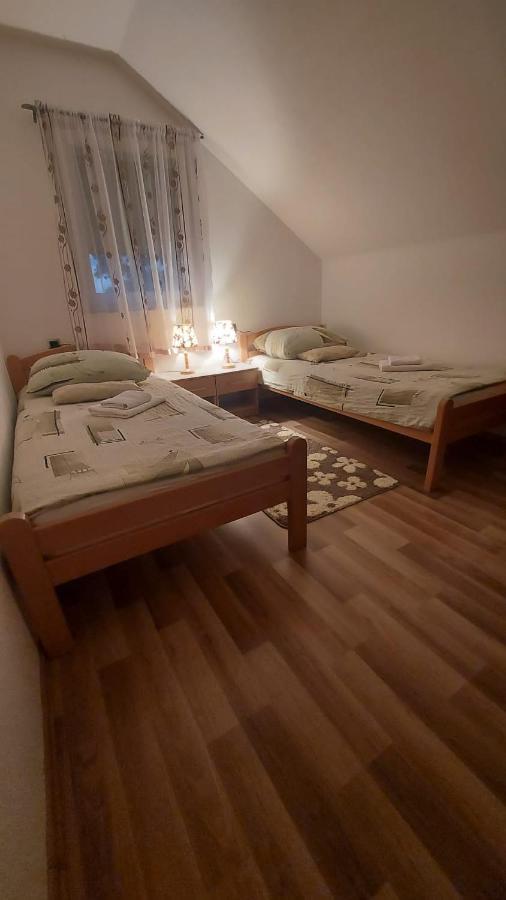 Apartment Slap Rakovica Buitenkant foto
